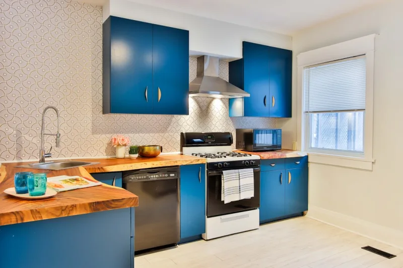 Renter-Friendly Kitchen Makeover: No Damage Required