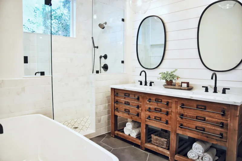 Smart Gadgets That Enhance Farmhouse Bathroom Organization
