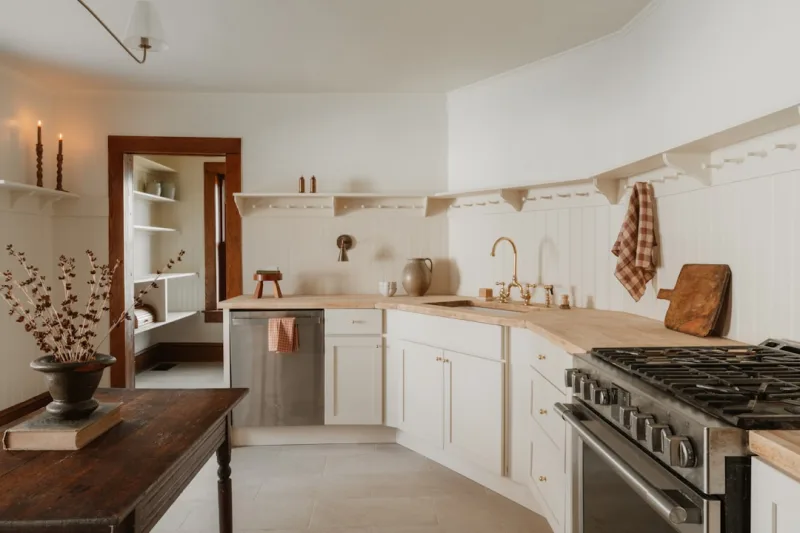 Small Farmhouse Kitchen Layouts That Maximize Style