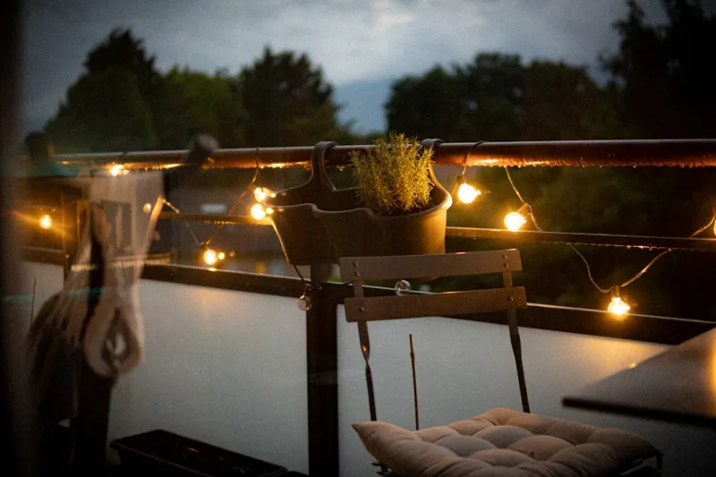 Small Balcony Decor Ideas That Feel Warm and Cozy